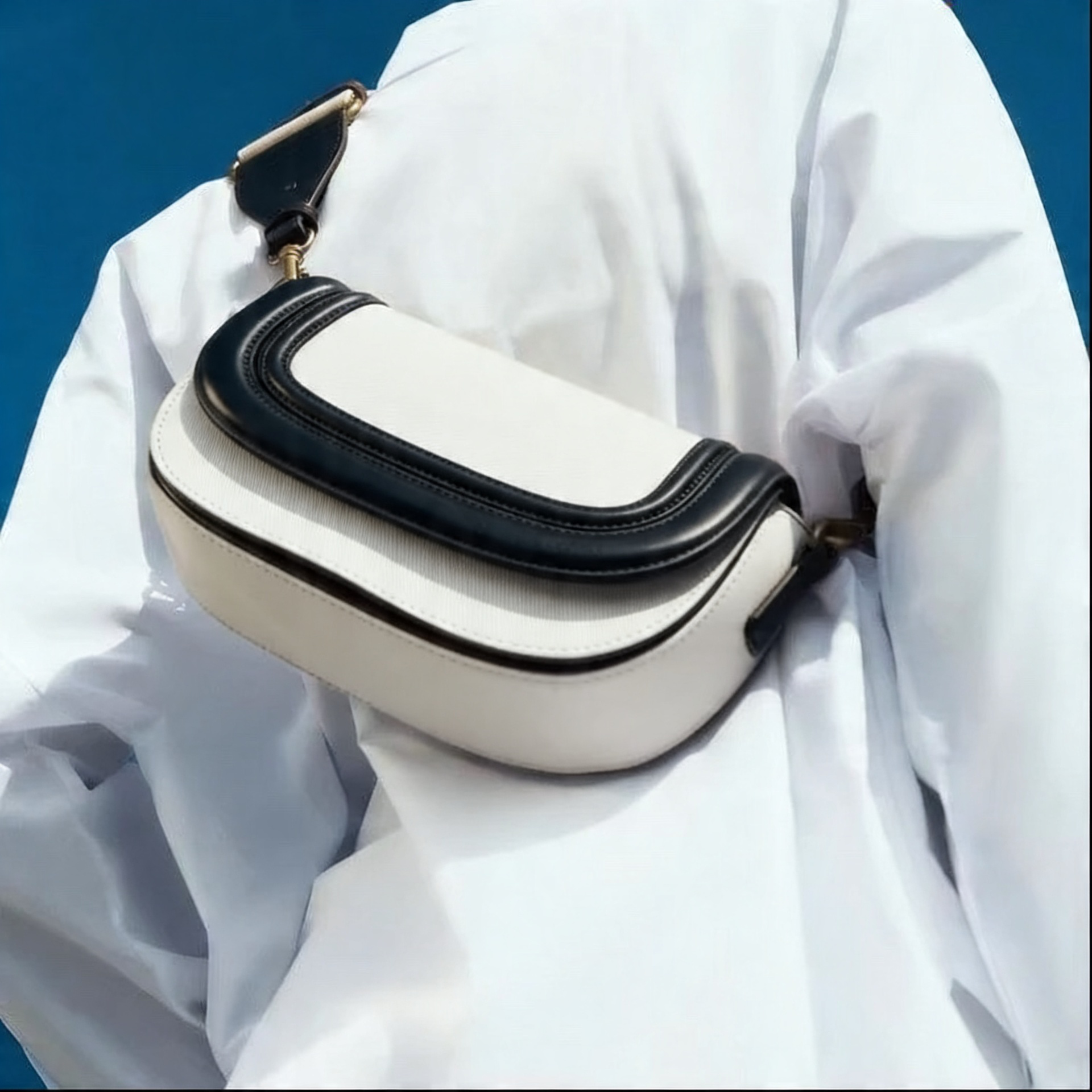 CREAMY CROSSBODY TORBA